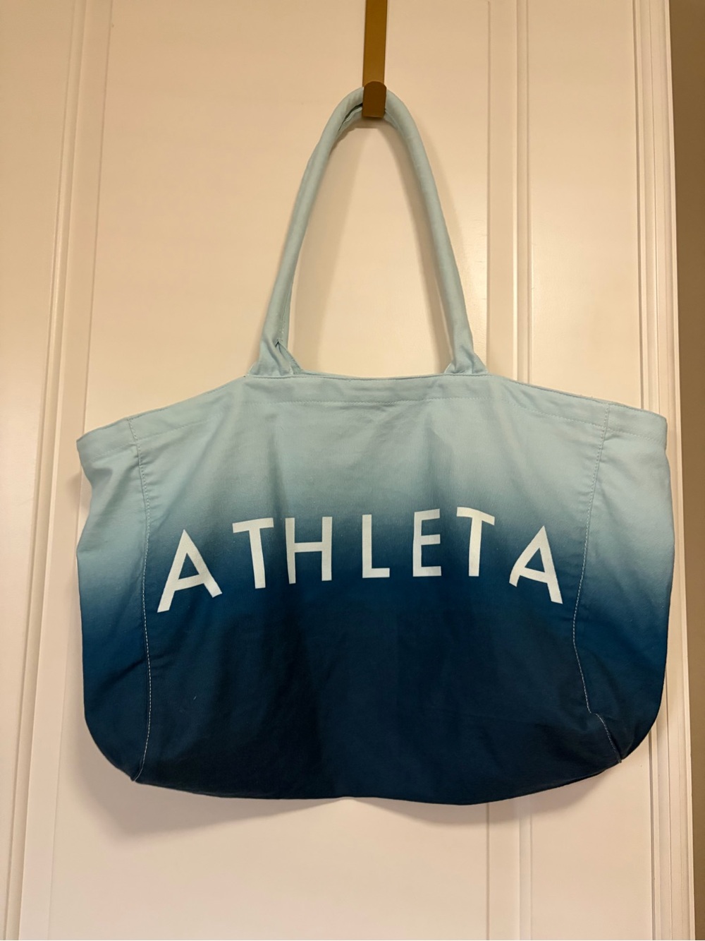 NWOT 🧘🏽‍♀️🏃🏽‍♀️ Limited Release Athleta Stores Only! Ombre Blue Canvas Gym Bag